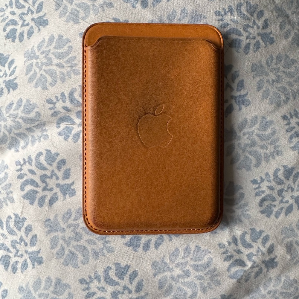 Apple MagSafe wallet